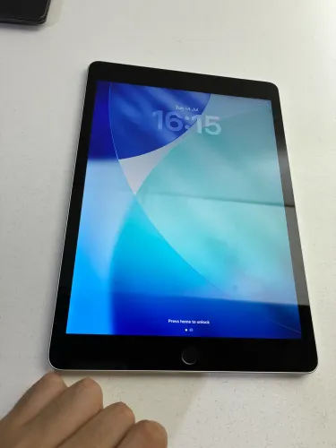 iPad 9ª geração 64 GB Wi-Fi com capa e caneta