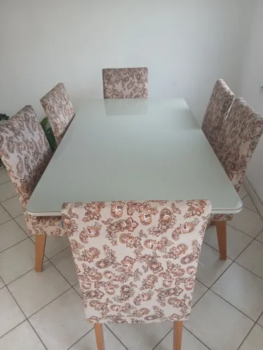 Mesa de vidro laqueado