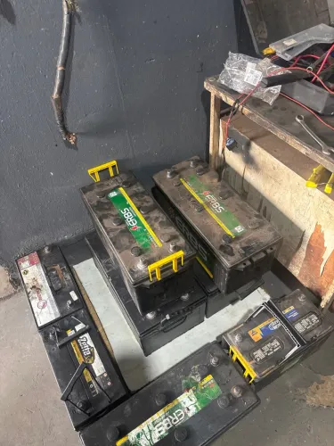 Bateria 180/220h Boas seminovas