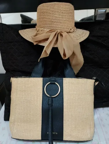 Bolsa e chapéu de palha