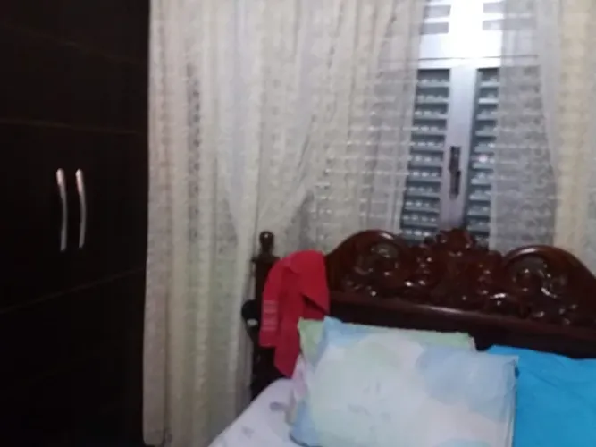 Cama de casal de madeira