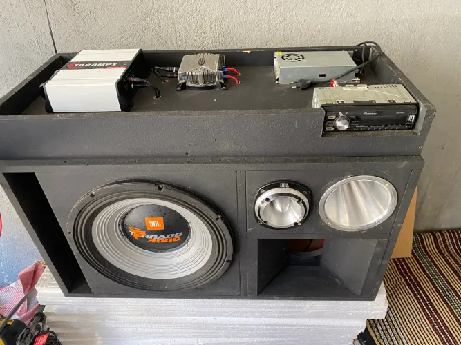 Caixa trio tornado 3000