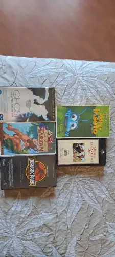 Cinco Fitas VHS em Formato de Vídeo em perfeito estado de conservação e funcionamento