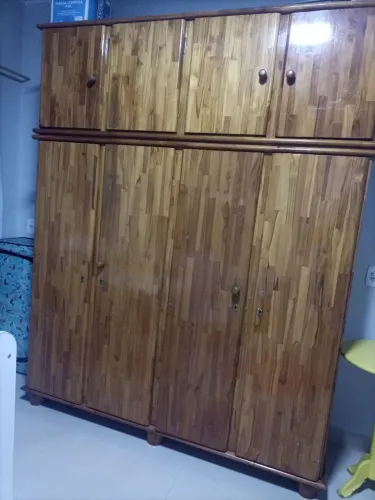 Guarda-roupa maciço de teca