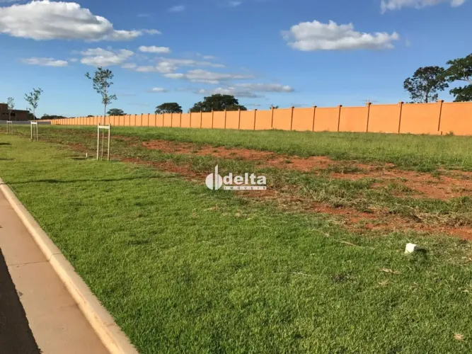 Terreno no Condomínio Alphaville I disponível para venda em Uberlândia MG