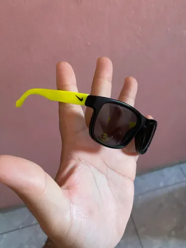 Óculos Escuro Nike Infantil