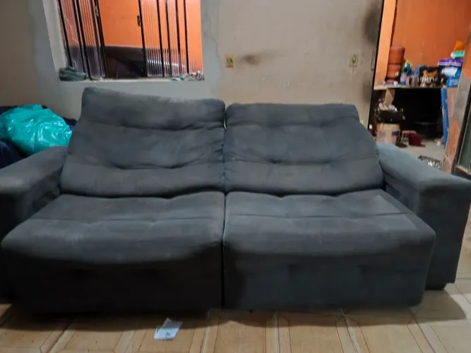 Sofá retrátil e reclinável
