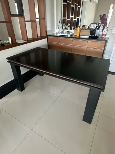 Vende-se mesa de jantar madeira maciça
