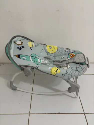 Cadeirinha de descanso de bebê