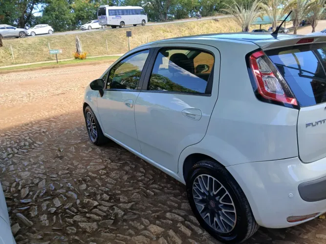 Fiat Punto Essence 1.6 Flex 16V 5P 2013