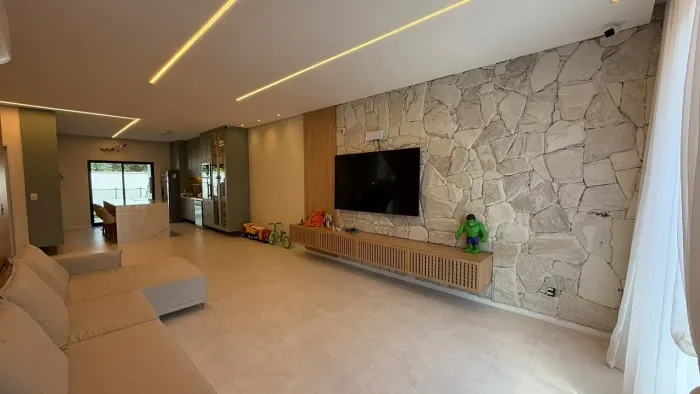 Casa no Morada dos Pássaros 240m² 4 Suítes com Energia Solar