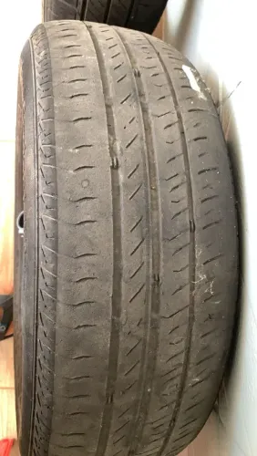 Um par de pneu aro 14