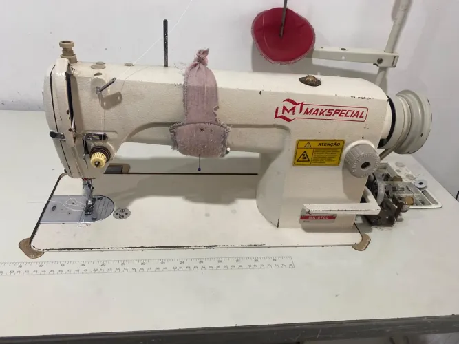Máquina de costura