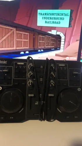 Controladora Hércules DJ control instinct