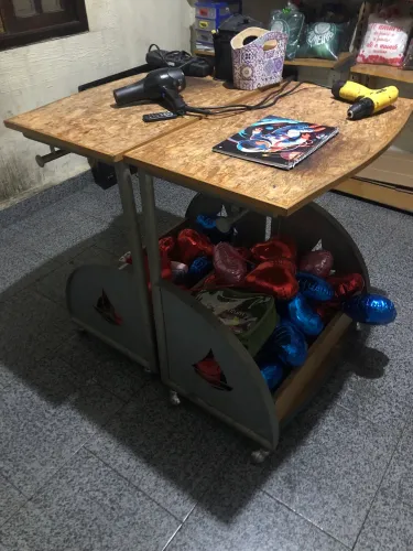 Mesa de madeira rústica para loja, residência..