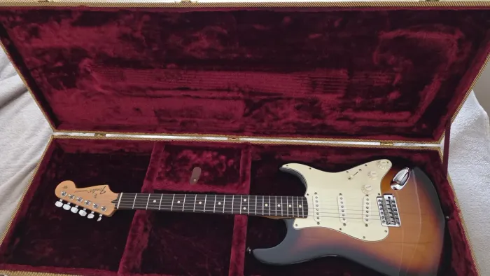 Guitarra Fender Stratocaster Standard Sunburst