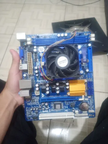 Placa-Mãe Socket AM3 Phenom II / Athlon (Liga e não dá vídeo) + Cooler