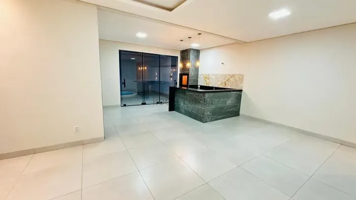 Casa dos Sonhos no Jardim Califórnia 3 Quartos, Suíte e Piscina !