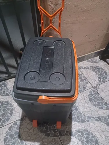 Vendo essa geleira usada , por apenas 80$ interessados entre em contato comigo