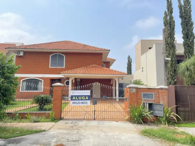 Casa com 05 dormitórios - Zona 05