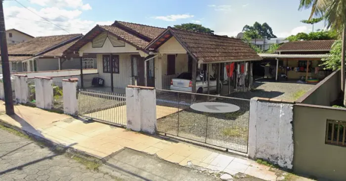 Casa Com Terrero 16x30 - Com 3 Quitinetes + Principal Já Locados