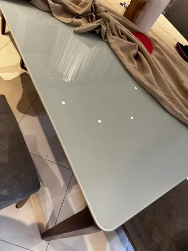 Mesa madeira maciça tampo vidro offwhite