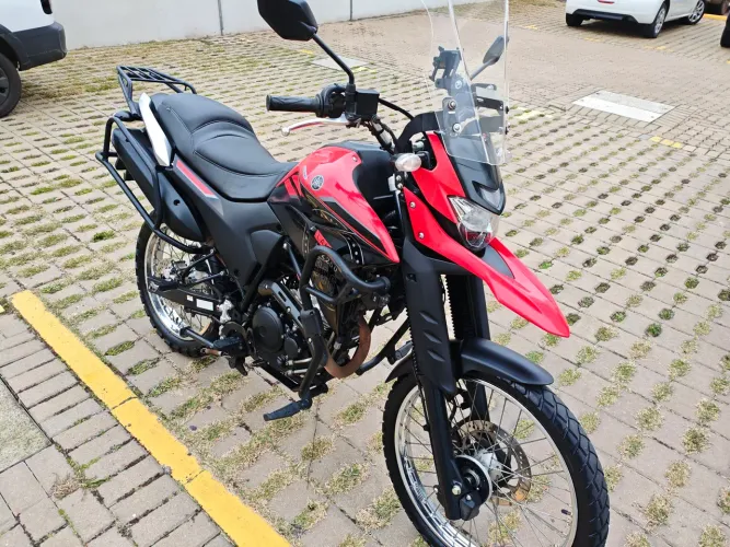 Lander 250 equipada pra viagens