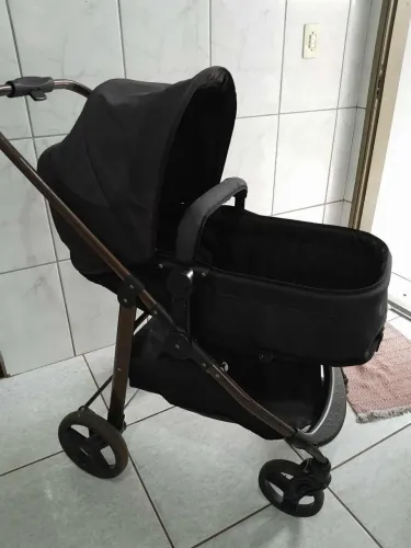 Carrinho de bebê 3 em 1 q vira berço e cadeirinha de carro