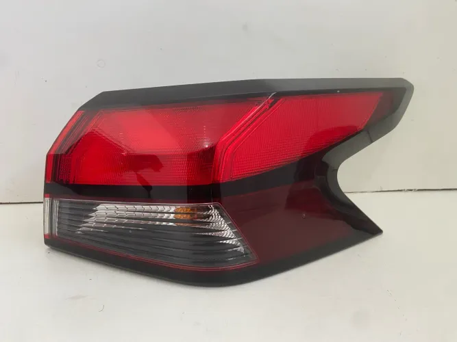Lanterna Traseira Nissan Versa  2021 2022 2023 2024 2025  Lado Direito Original  