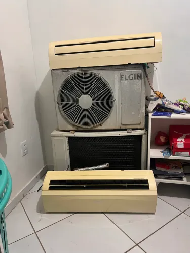 2 equipamentos de ar condicionado