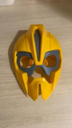 Máscara Transformers Bumblebee com pernas