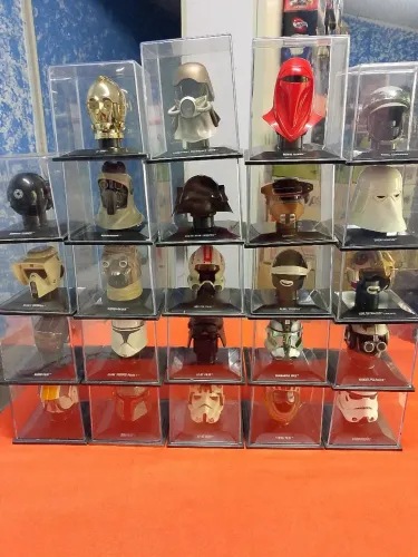 24 Miniaturas de Capacetes Star