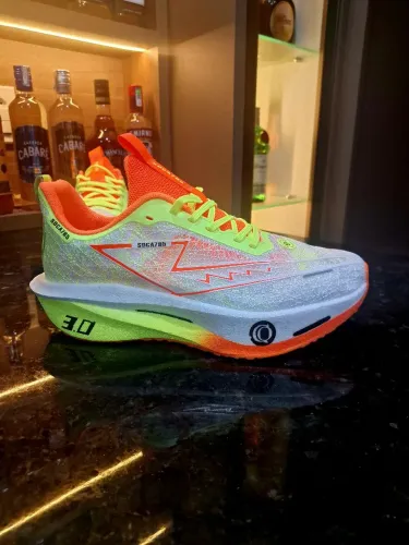 Tênis Corrida Com Placa de Carbono