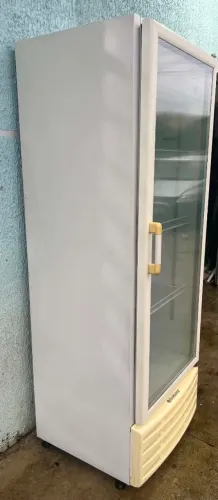 Vendo espositora de bebidas marca gelopar em ótimo estado 