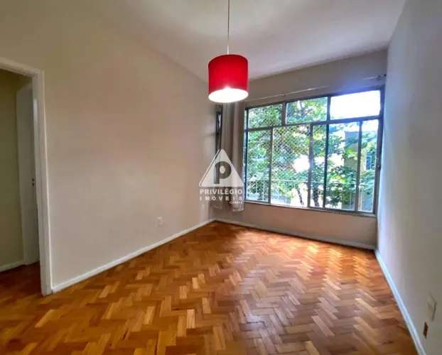 Apartamento na Tijuca | 61m², 2 Quartos, Dependência e Elevador