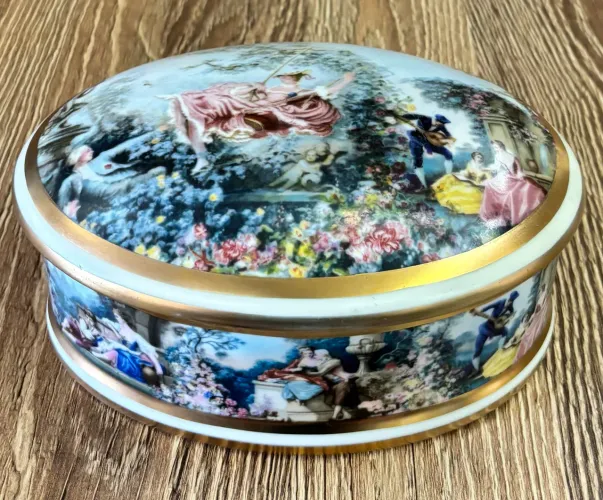 Caixa oval em porcelana 