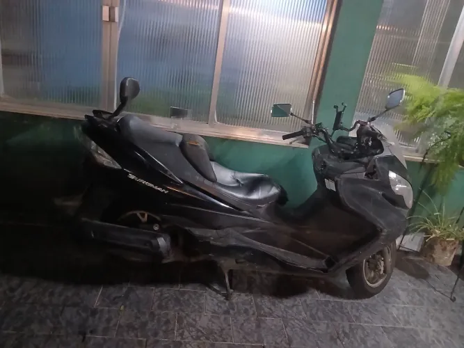 Vendo burgman 400 tem que fazer motor