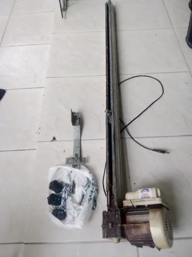 Conjunto de portão basculante. 