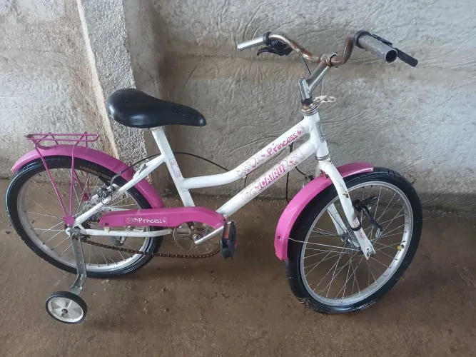 Bicicleta infantil em bom estado de conservação valor 150$$$