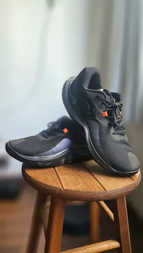 Tênis Under Armour Buzzer 2 Preto/Neon - Tam 43 BR