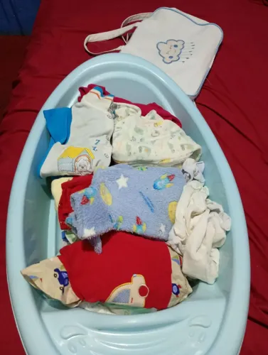 Vendo roupas para bebê menino