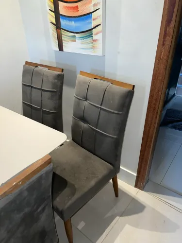 Mesa com 6 cadeiras