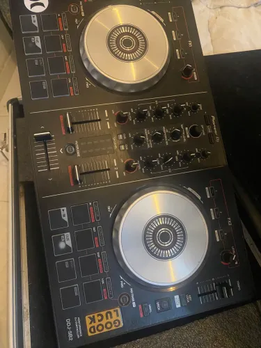 Controladora Pionner DDj Sb2 + CASE rígido. Praticamente novos.
