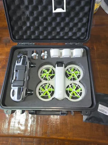 Vendo drone dji 4 Baterias completo