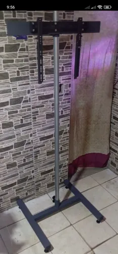 SUPORTE PARA TV MODELO PEDESTAL REGULÁVEL DE 32 A 60 POLEGADAS