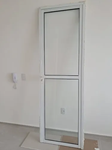 Porta com vidro