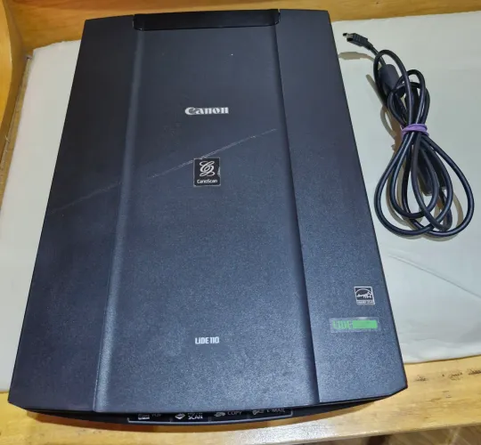 Scanner de mesa Canon Lide 110