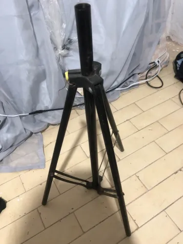 Tripé para caixa de som