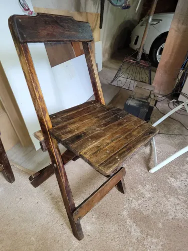 Cadeira dobrável de madeira rustica