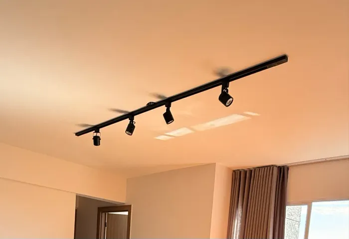 Vendo Trilho iluminado com spot - SEMI NOVO